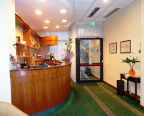  Hotel Select  Монтечио Емилиа